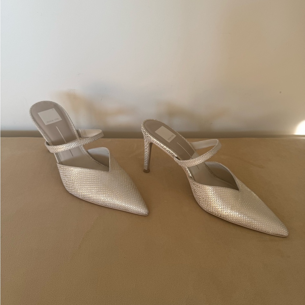 Elegant Dolce Vita Ivory Women's Heels - size 9